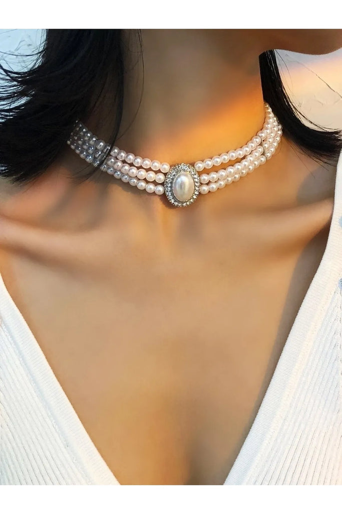 İncili Taşlı Broşlu Choker Kolye